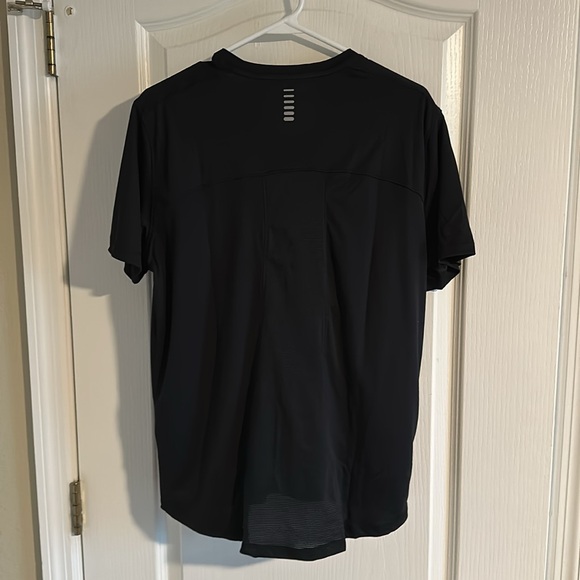 Under Armour Run Black Fitted Cool Switch Tshirt Medium - Picture 5 of 5
